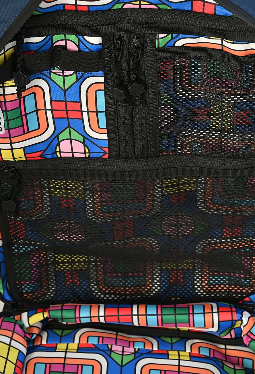 The lid organizer, mesh pockets over the Discovery Moda pattern