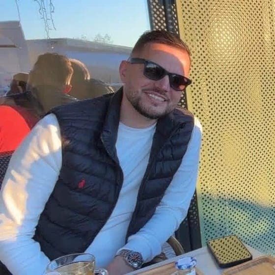 Max, a Verizon sales professional with Cellular Sales